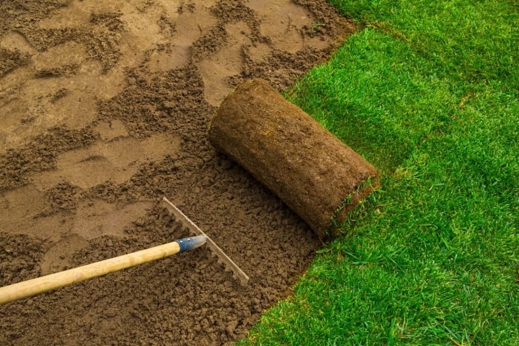  Applying turf rolls on flat soil