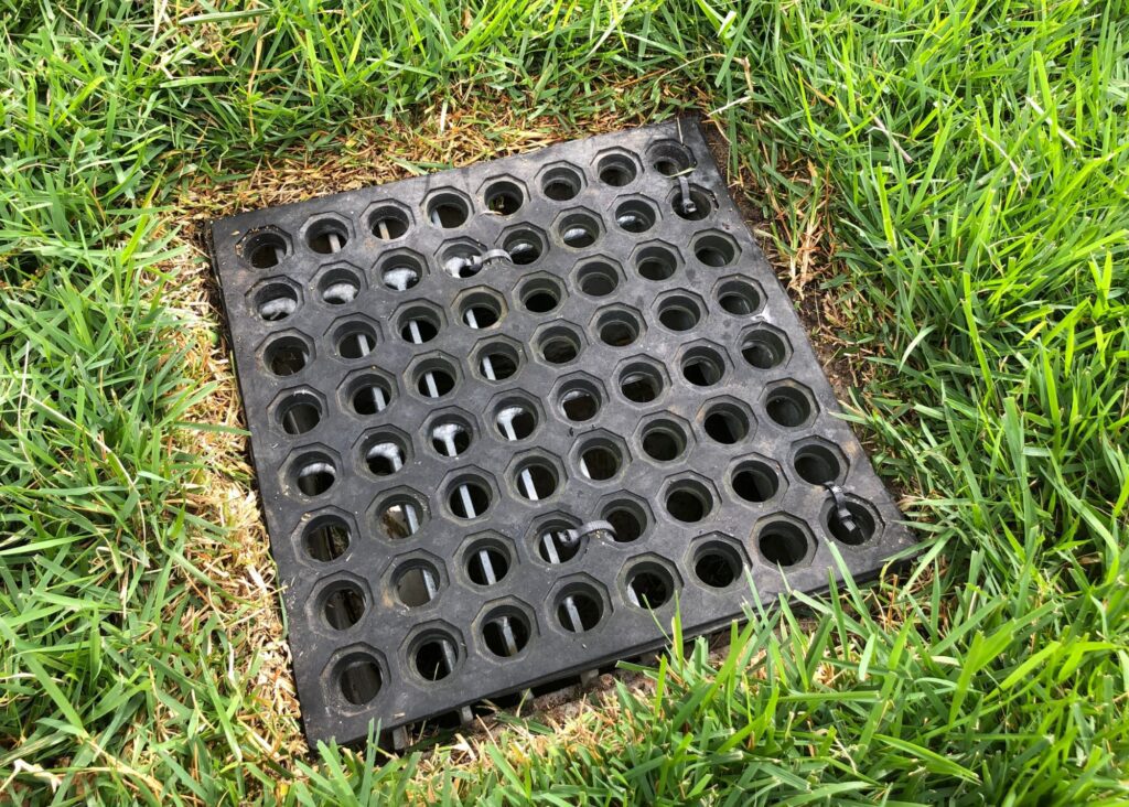 Cement drain basket for french drain with grate on top