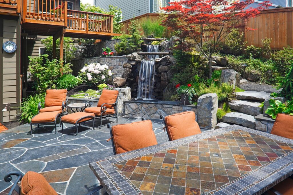 Outdoor landscaped garden dining and lounge area