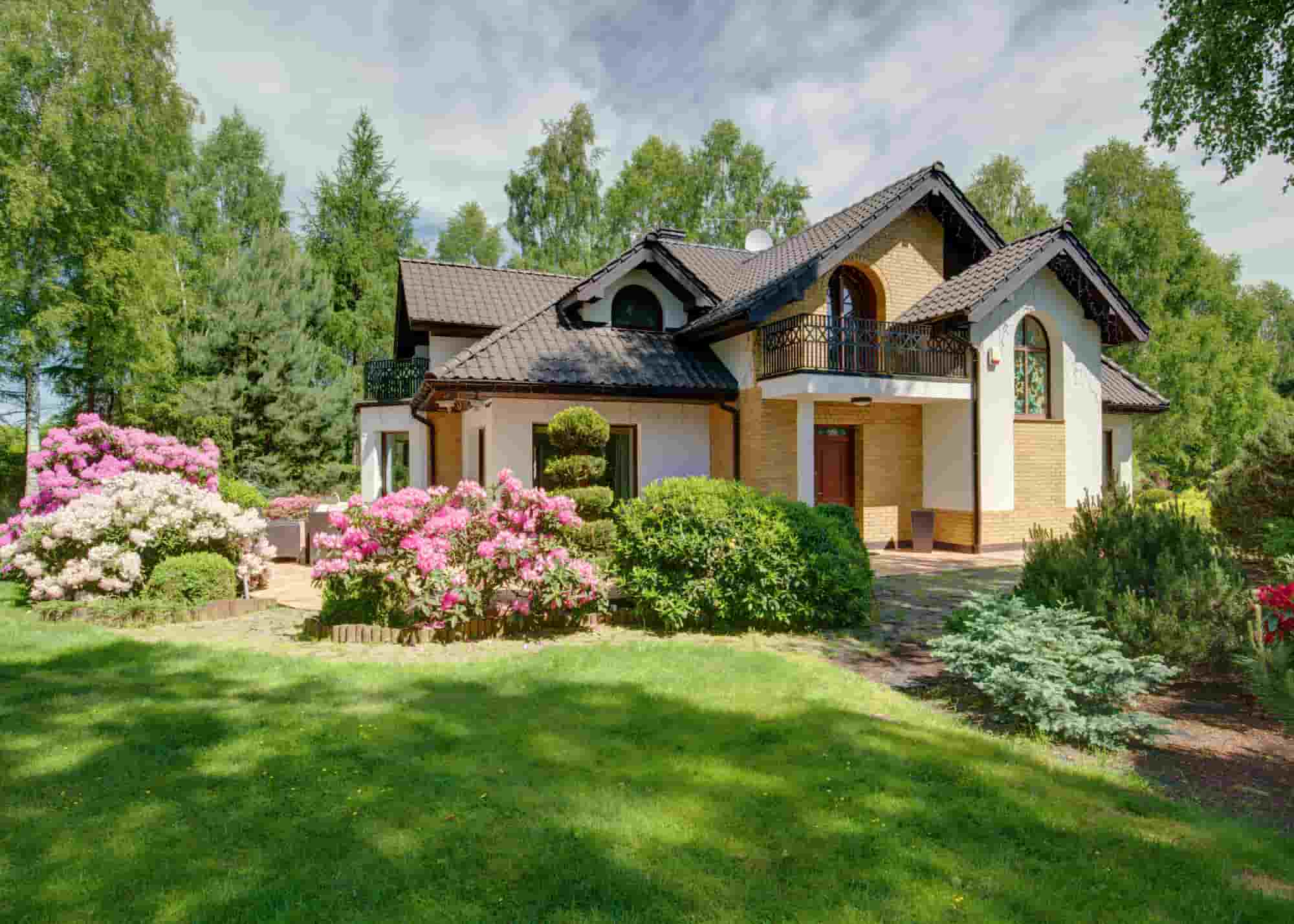 Complete landscape services boosting Glencoe property values