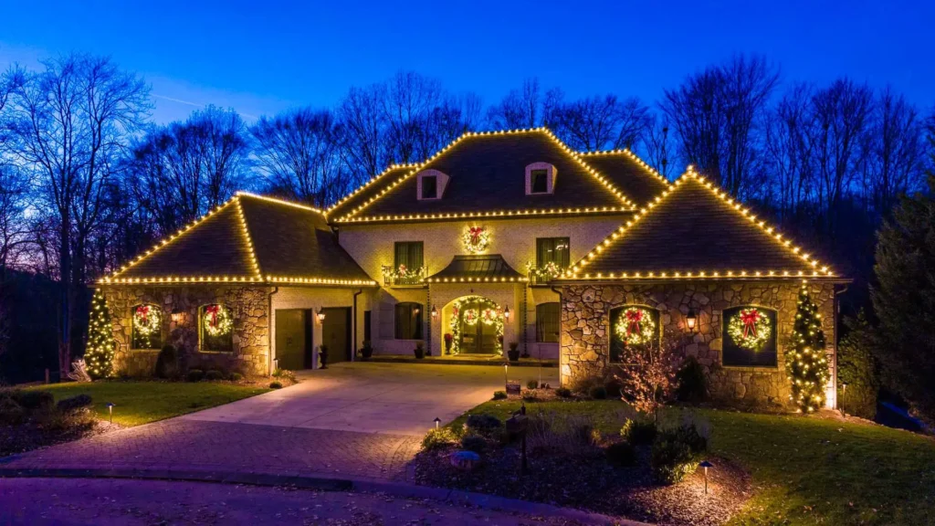Christmas Light Installation Cost Per Foot: What Homeowners Should Expect