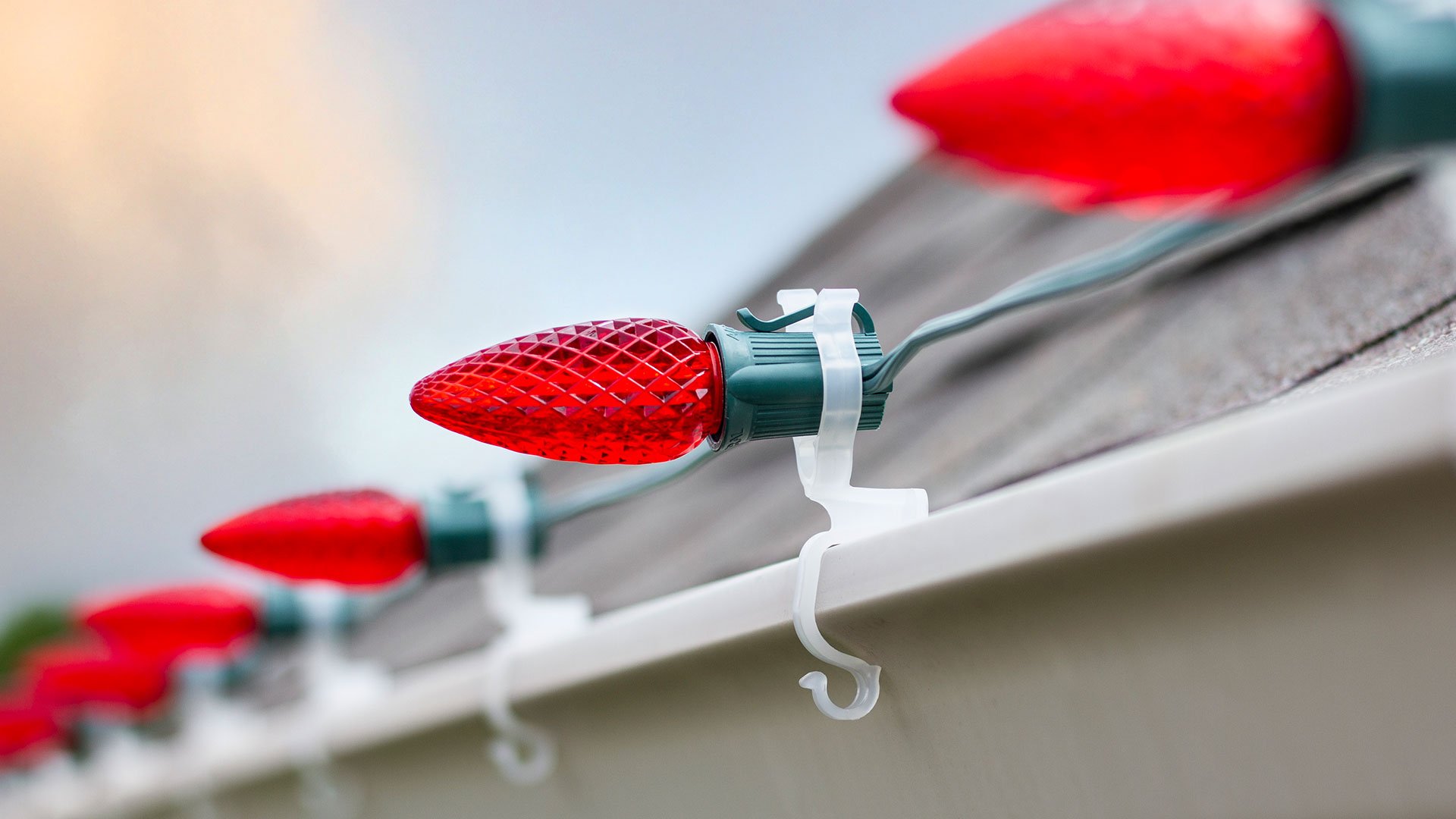 How to Install Christmas Lights on a Roof